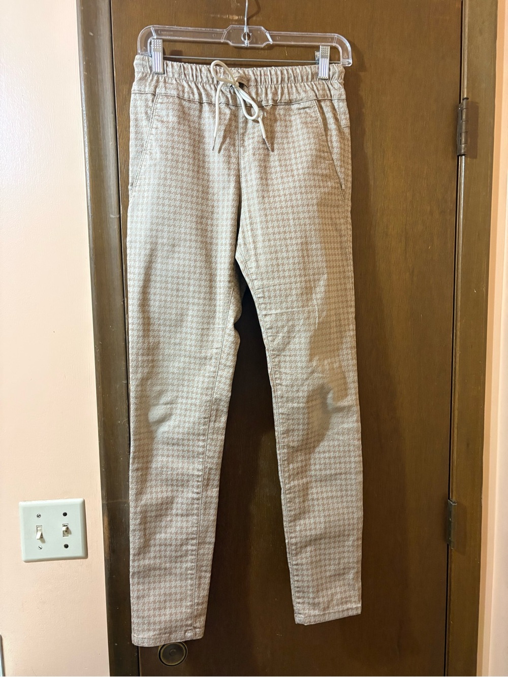 Bevy Flog gold houndstooth drawstring waistband pants
